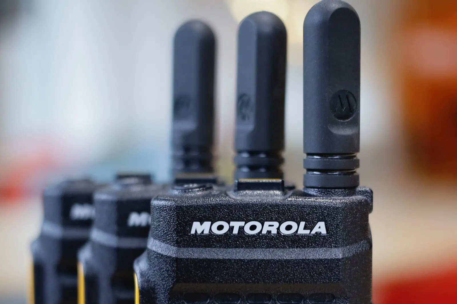 Şaşırtıcı Motorola sızıntısı: Kitap gibi katlanan telefon geliyor