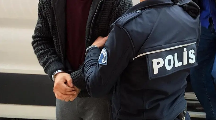 543 yıl kesinleşmiş hapis cezası bulunan firari hükümlüyü yakalandı