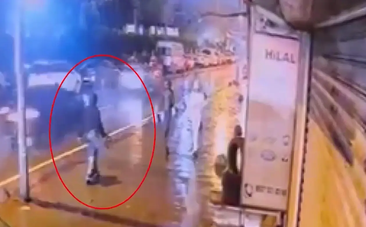 Bir aylık bebeğini otobüs durağına bırakan anne gözaltında
