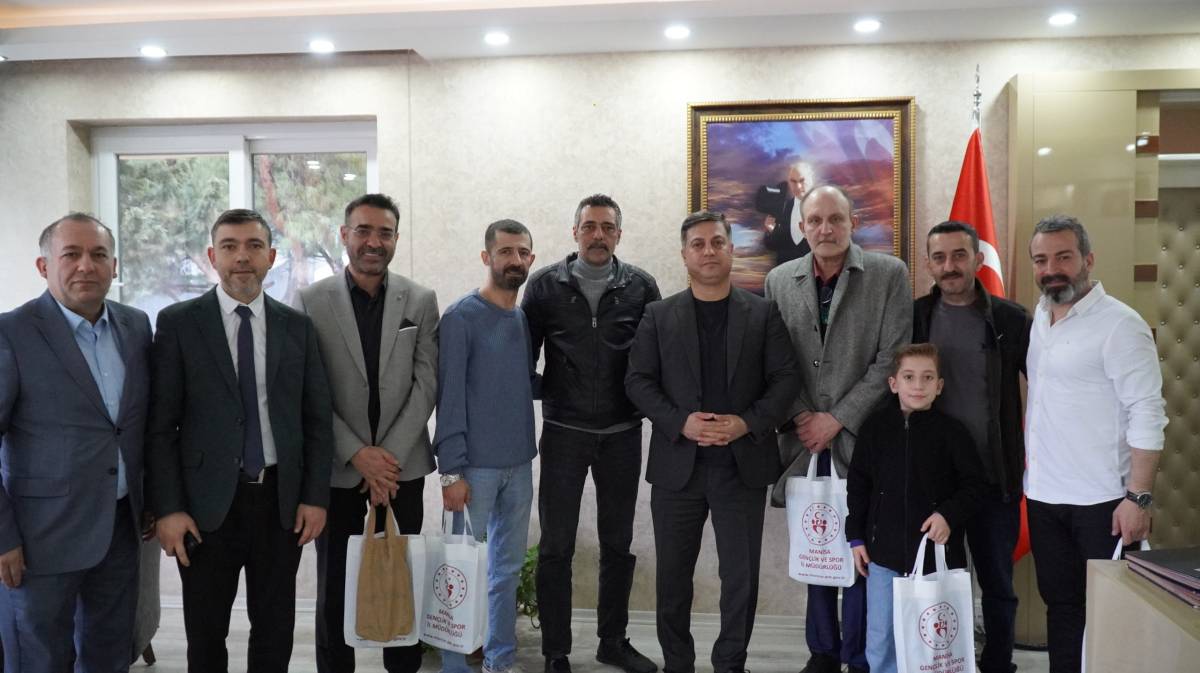 İl Müdürü Öztürk Başarılı Sporcuları Ödüllendirdi