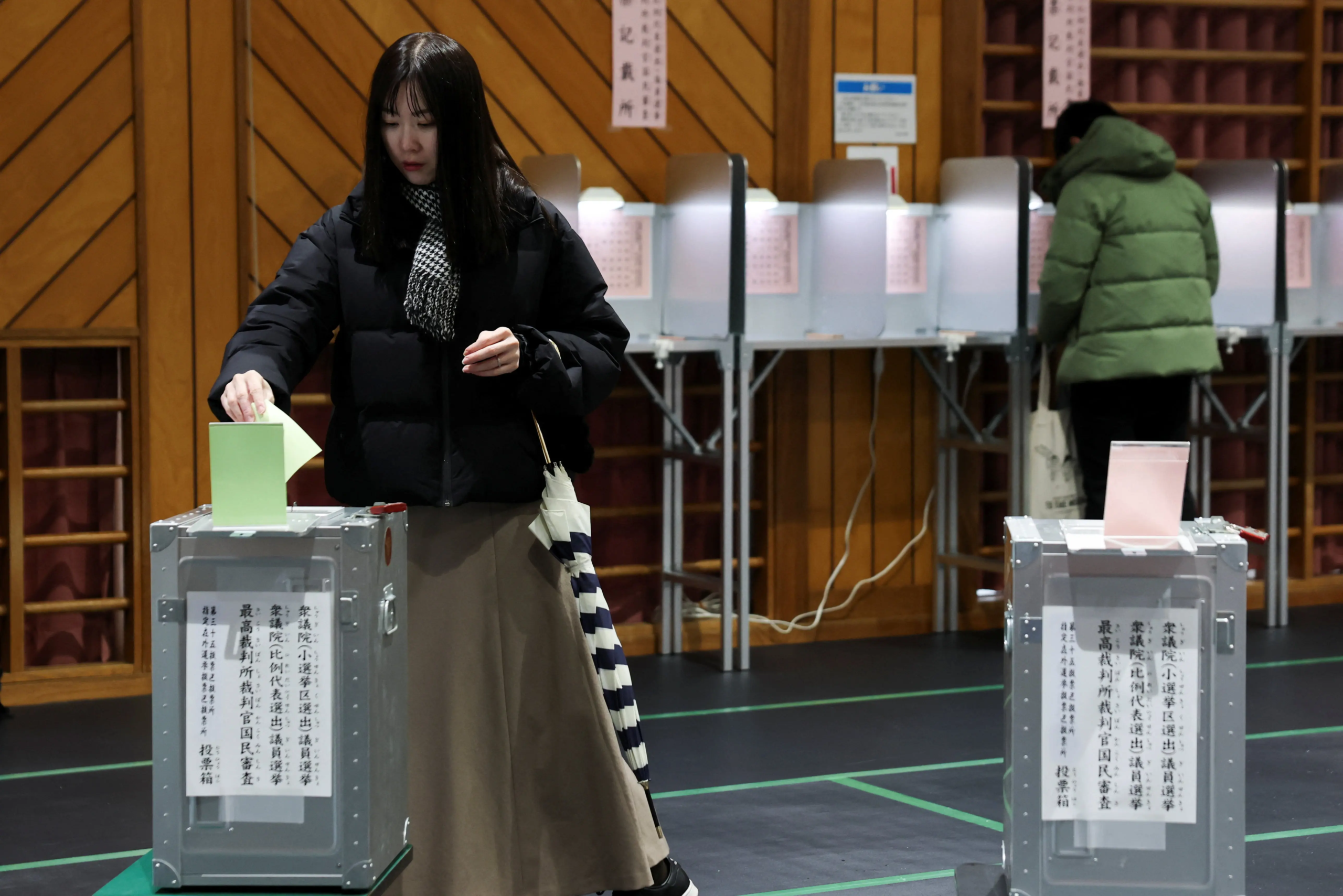 Japonya, erken seçim için sandığa gitti