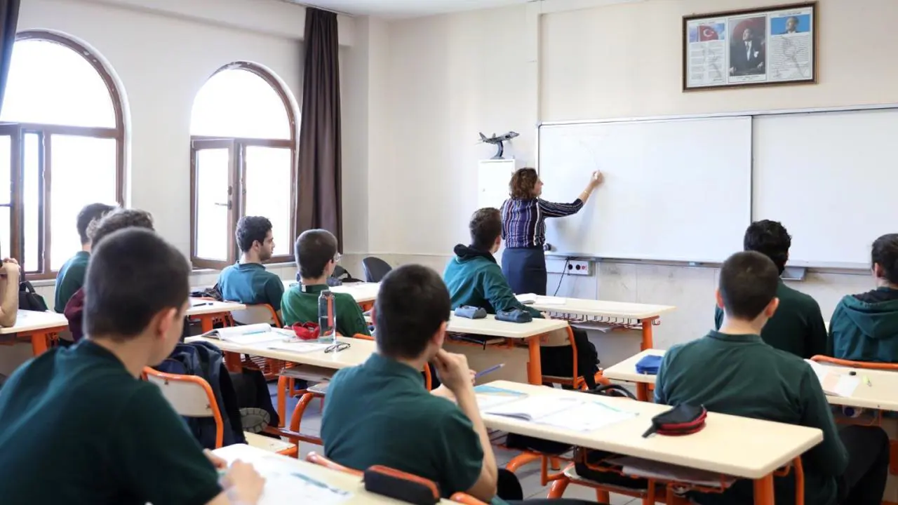 İlk ders zili bugün çalıyor. Yarıyıl tatili bitti, öğrenciler okula dönüyor