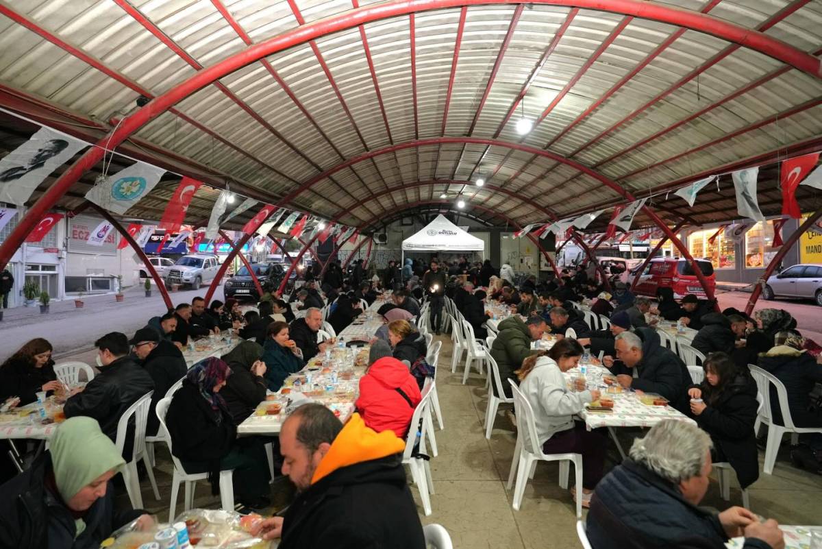 Şehzadeler Belediyesi’nden Alaybey’de Kardeşlik Sofrası