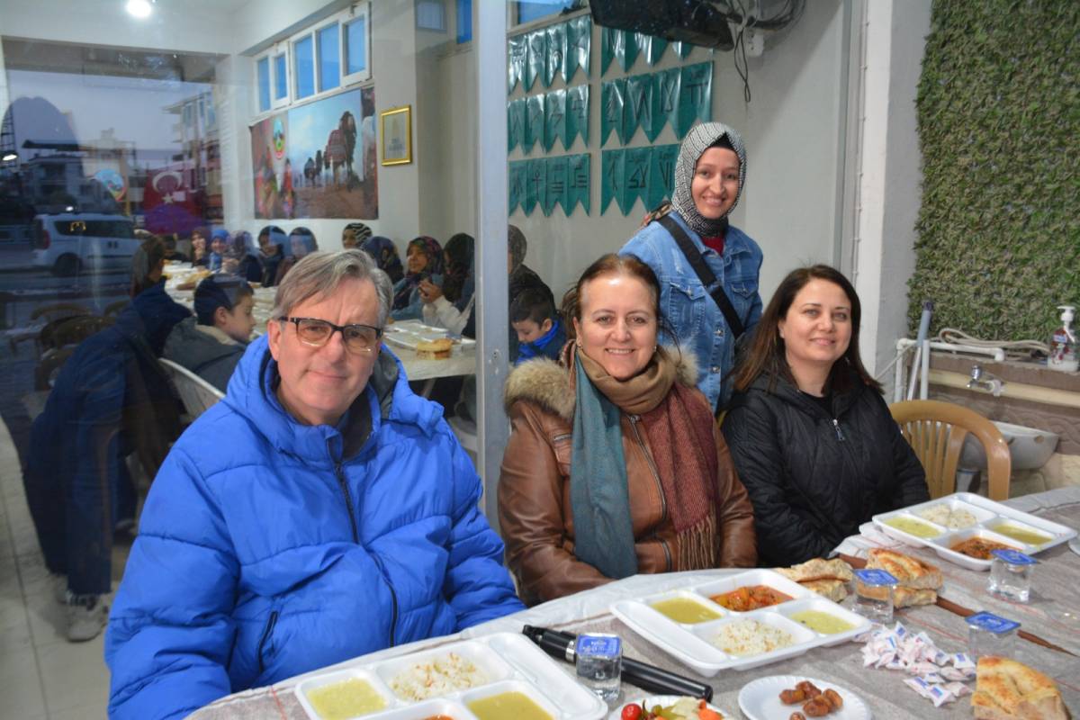Akhisar Yörüklerinden Ramazan Ayında Anlamlı İftar Sofrası