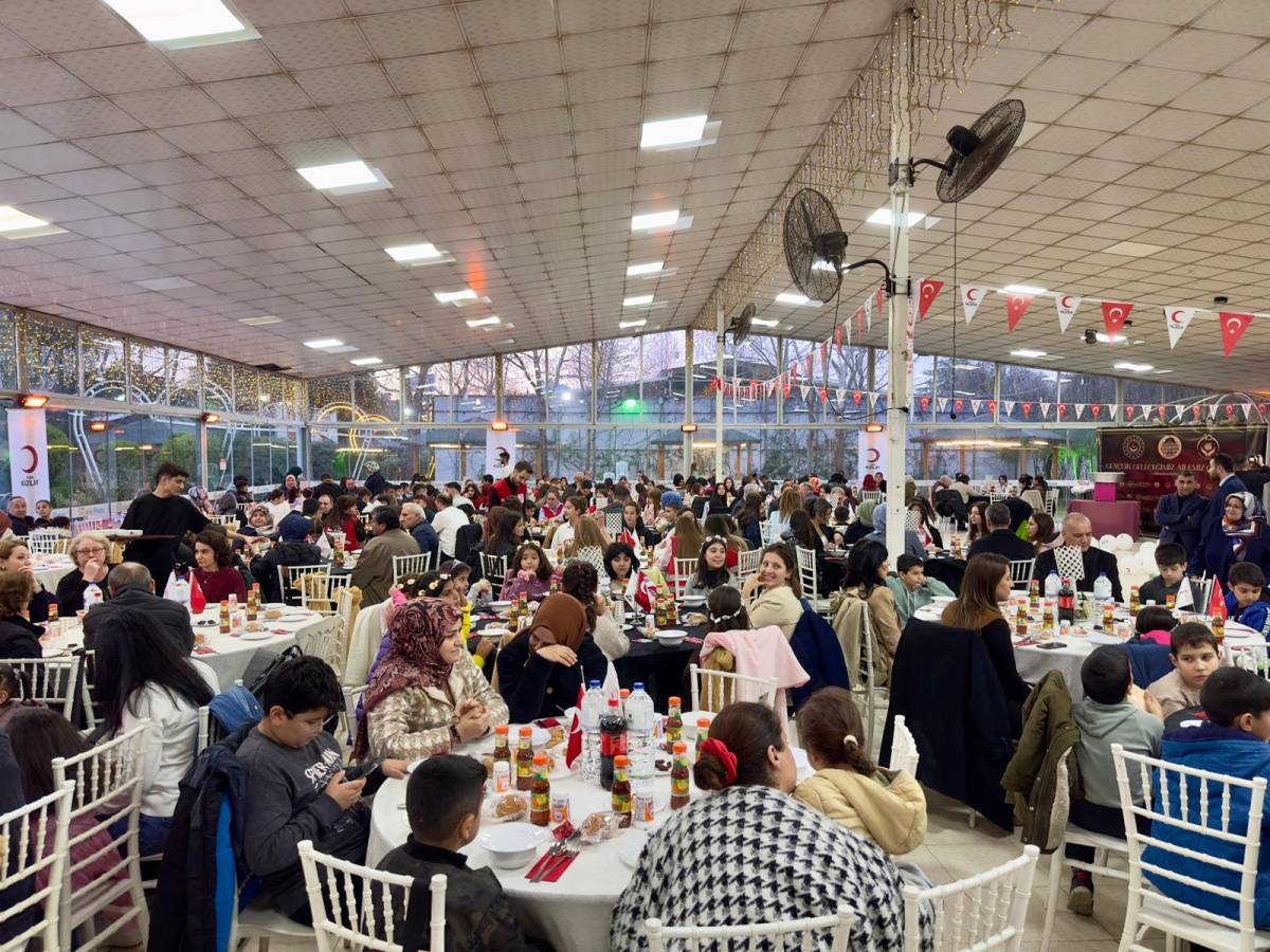Manisa’da Dünya Yetimler Günü’nde 500 Çocuk İçin İftar Sofrası
