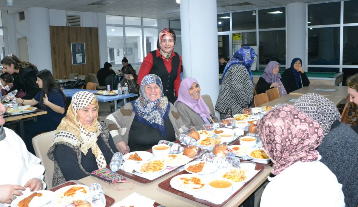 Muradiye KYK’da “Üç Kuşak Ramazan” Programı Düzenlendi