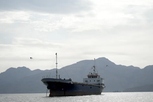 Hürmüz’de trafik durdu. 24 saatte sadece 5 gemi geçti