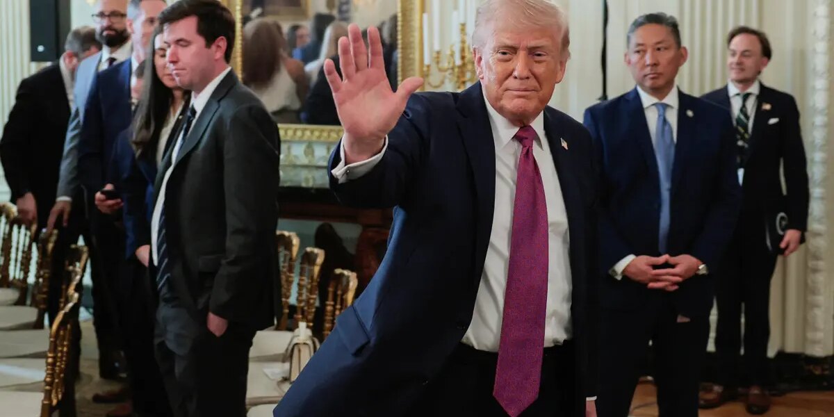 Trump, Hürmüz ablukasını kaldırmıyor. İran 2 yabancı gemiyi ele geçirdi.