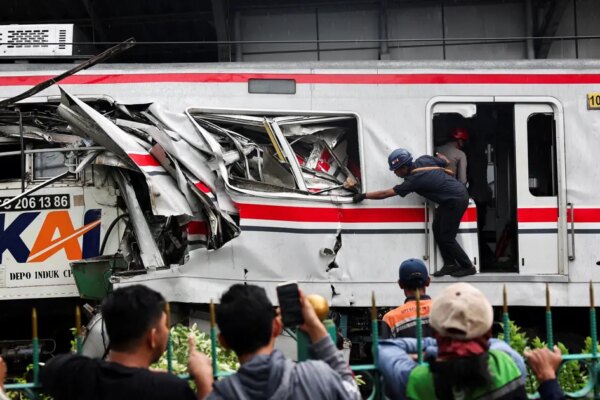 Endonezya’da trenler kafa kafaya çarpıştı: 14 kişi öldü