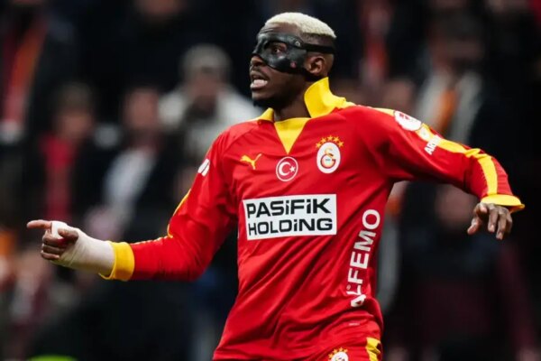 Osimhen 35 gün sonra döndü. 18 dakika sahada kaldı, maç sonu kart gördü