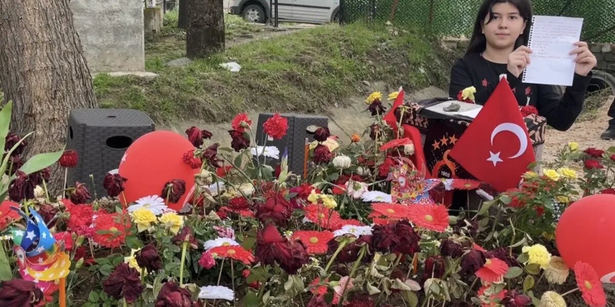 Adnan’ın mezarına bırakılan notlar duygulandırdı