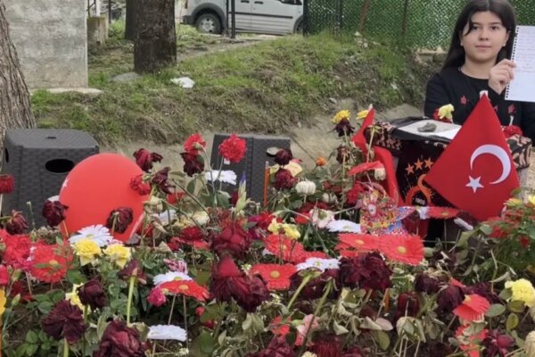 Adnan’ın mezarına bırakılan notlar duygulandırdı