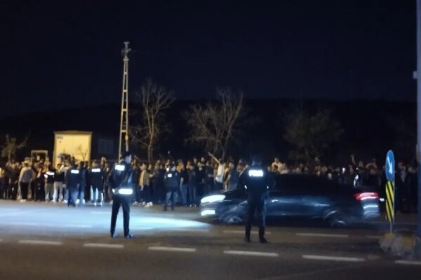 Fenerbahçe taraftarı takım otobüsüne saldırdı