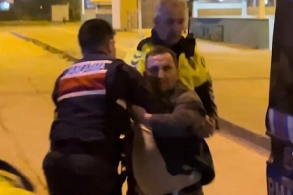 Alkollü yakalandı polise hakaret etti. “Ben ticaret erbabıyım bana ceza kesemezsiniz”