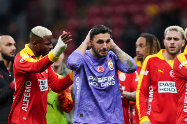 Gözyaşları sonrası Osimhen’den açıklama. "Hatalar futbolun bir parçasıdır"