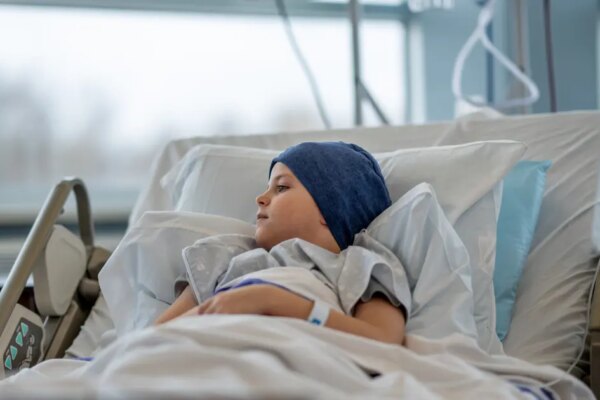 Bağışlarla lüks hayat sürmeye çalışan anneye hapis yolu göründü