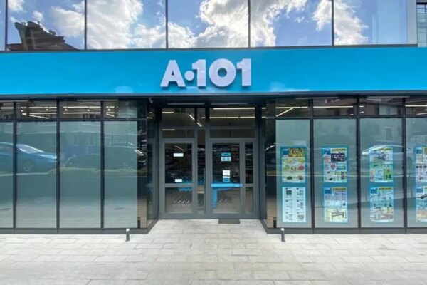 A101 aktüel ürünler kataloğu 26 Mart 2026: 58 inç televizyon, oyuncu masası, 150cc motosiklet ve bahçe ekipmanları bugün satışta