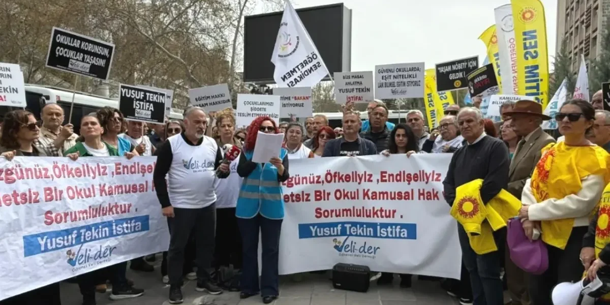 Öğrenci Veli Derneği okul saldırılarına tepki göstermek için Ankara’da eylem yaptı