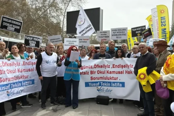 Öğrenci Veli Derneği okul saldırılarına tepki göstermek için Ankara’da eylem yaptı