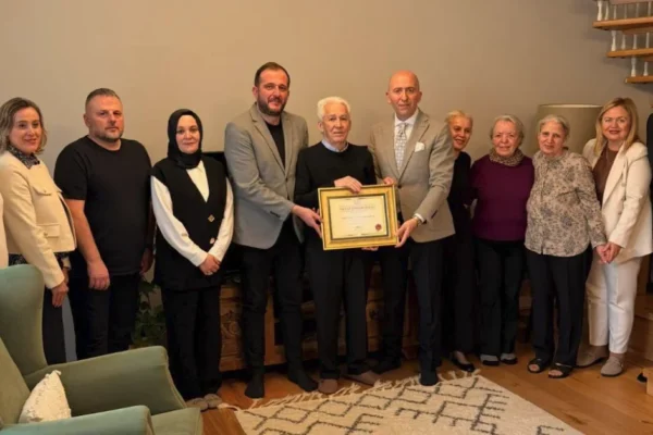 Prof. Dr. Hamzaoğlu’na Vefa Beratı takdim edildi
