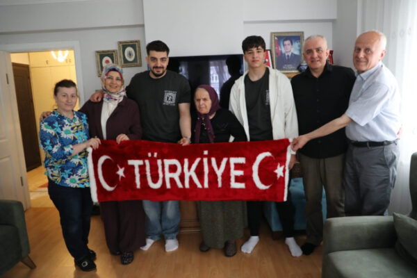 90 yaşındaki şehit annesini duygulandıran ziyaret