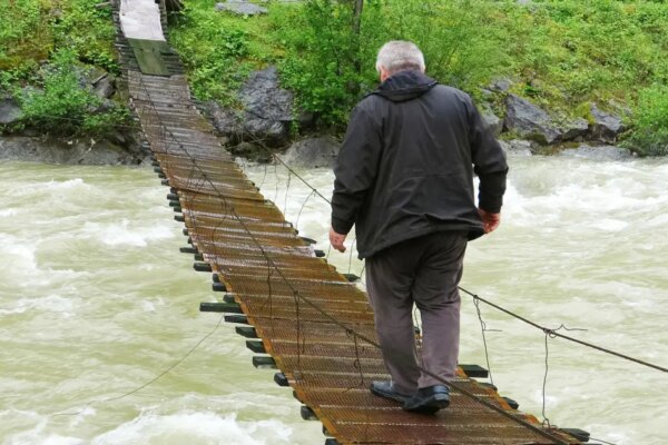 Giresun’da tahta ve demir köprüler can güvenliğini tehdit ediyor: ”Düşen de var, ölen de”