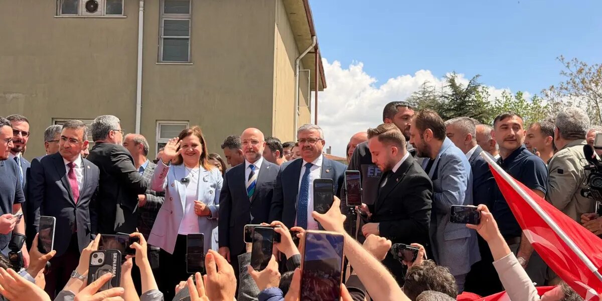 AK Parti’ye katılan Burcu Köksal: AK Parti’de hizmet etmeye devam edeceğim