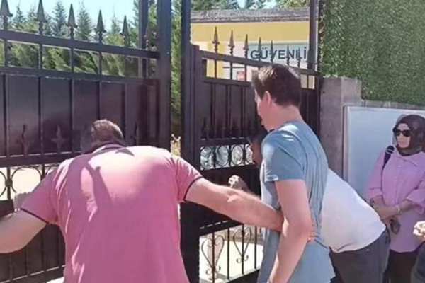 Belgesini otomobilde unutan aday, sınava geç kaldı: ”Böyle şeyler oluyor. Benim hatam, seneye görüşürüz”
