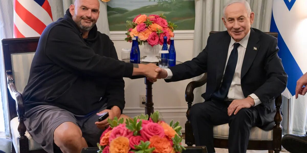 İsrail destekçisi senatör, Netanyahu’yu şortla karşıladı