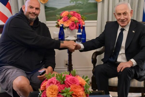 İsrail destekçisi senatör, Netanyahu’yu şortla karşıladı