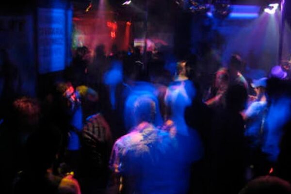 Kentin göbeğinde 'gay bar' operasyonu: Gözaltılar var