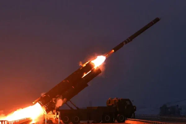 Trump “Görüşeceğiz” dedi, Kim Jong-un füze fırlattı