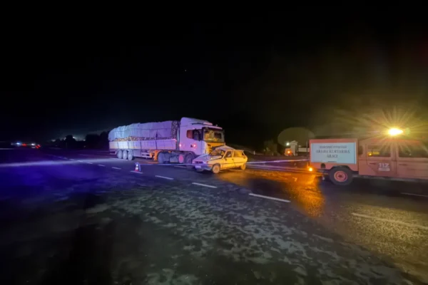 TIR ile çarpışan otomobildeki çift öldü
