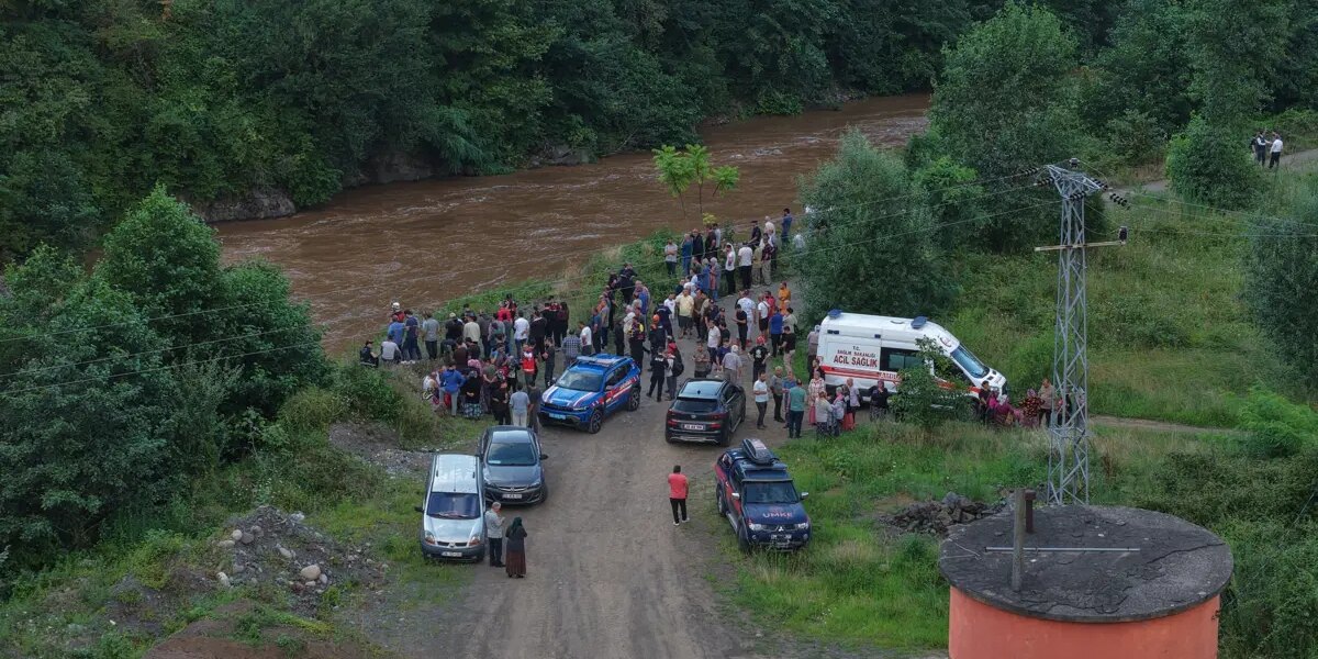 Giresun’da anne ile iki kızı sel sularına kapıldı. Kardeşlerin cansız bedeni bulundu