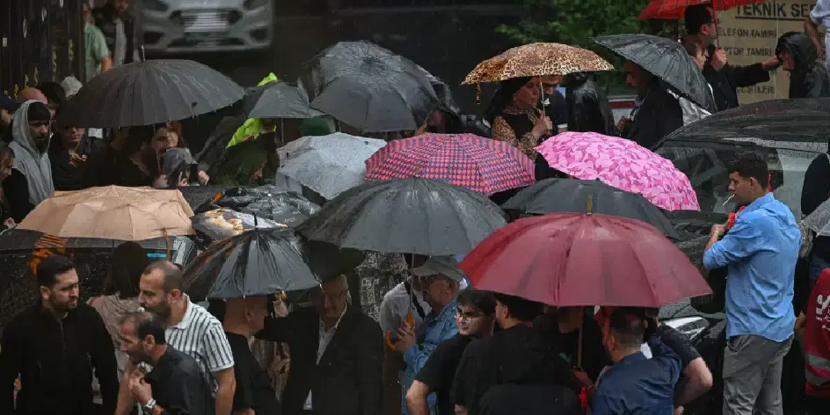 Meteoroloji saat saat uyardı. İstanbul’a sağanak geliyor, kuvvetli rüzgara dikkat