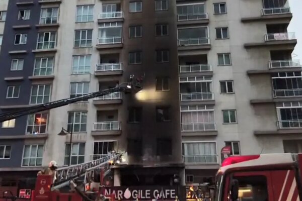 Esenyurt’ta kafe alev alev yandı
