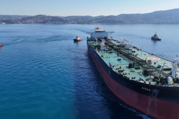 Rusya’da İHA saldırısına uğrayan tanker İstanbul Boğazı’nda