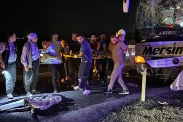 İki yolcu otobüsü çarpıştı: 13 yaralı! – Haber Hürriyeti