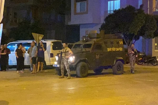Eski eşini öldürüp oğlunu yaraladıktan sonra kendi yaşamına son verdi – Haber Hürriyeti