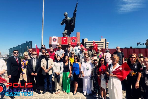 İzmir’in Kurtuluşunda İlk Kurşunu Atan Hasan Tahsin, Anıtı Önünde Anıldı