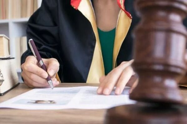 Avukatın böylesi! Cezaevine uyuşturucu sokarken yakalandı – Haber Hürriyeti