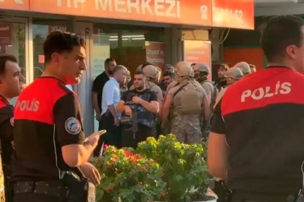 Bankada rehine alarmı! Özel harekat ekipleri bölgede – Haber Hürriyeti