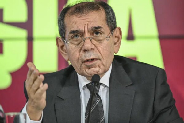 Galatasaray Başkanı Dursun Özbek’ten Okan Buruk’a tam destek