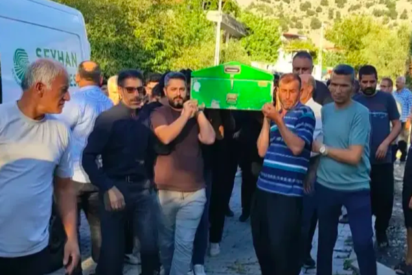 Otomobil ile çarpışan motosikletin sürücüsünün ölüm anı kamerada – Haber Hürriyeti