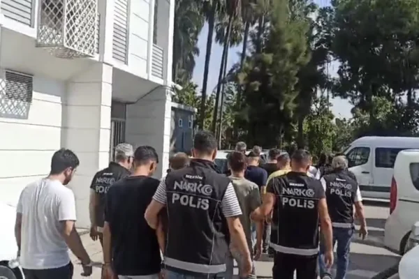 Mersin’de Araçtan 256 Bin 900 Sentetik Ecza Hap Çıktı