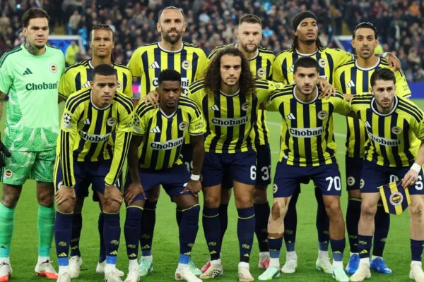 6-0’lık maçta Fenerbahçeli yıldız dikkat çekti yöneticilere statta tek cümlelik transfer sorusu