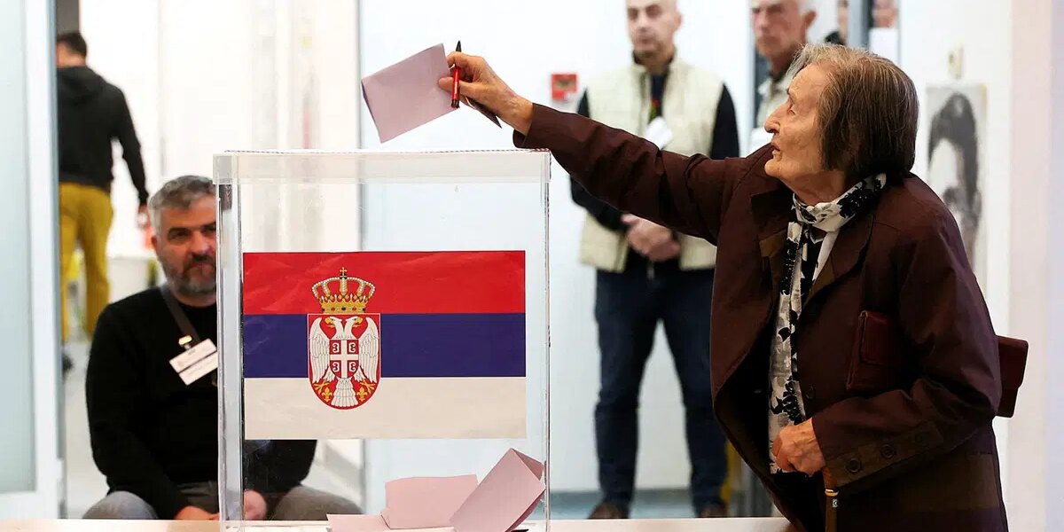 Sırbistan erken genel seçim için sandık başında