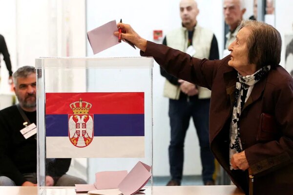 Sırbistan erken genel seçim için sandık başında