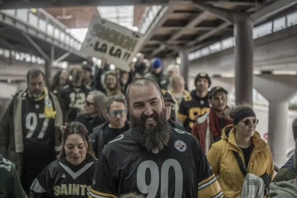 Paris’teki ilk NFL maçını Steelers kazandı. Stade de France’ta 80 bin Parisli bu tarihi maçı izledi