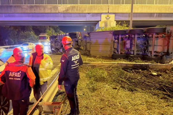 Trafik felç oldu! – Haber Hürriyeti